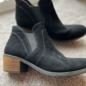 Me too brand black booties